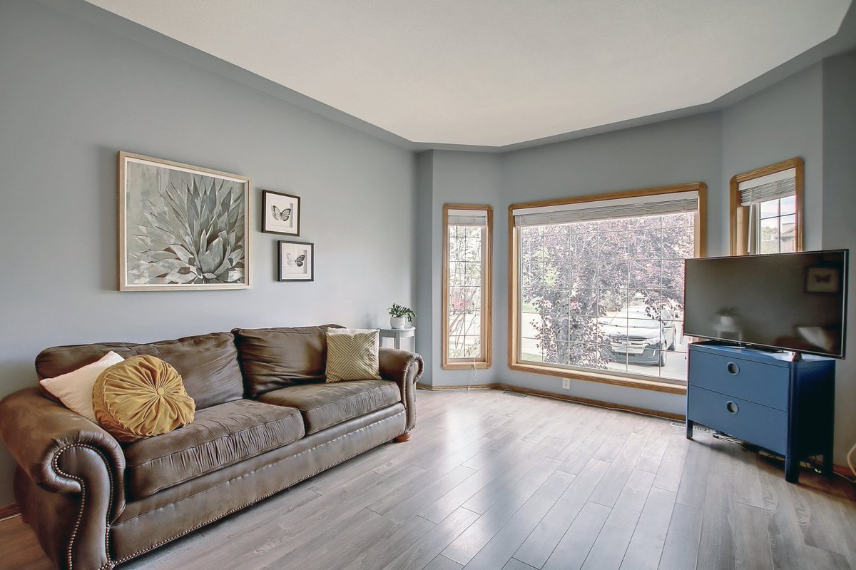 Michell2Sell's tweet image. Coming Soon!!  FOUR bdrm/ THREE bath townhouse.  NO condo fees!!  $279,900  #Michelle2Sell @CityofRedDeer