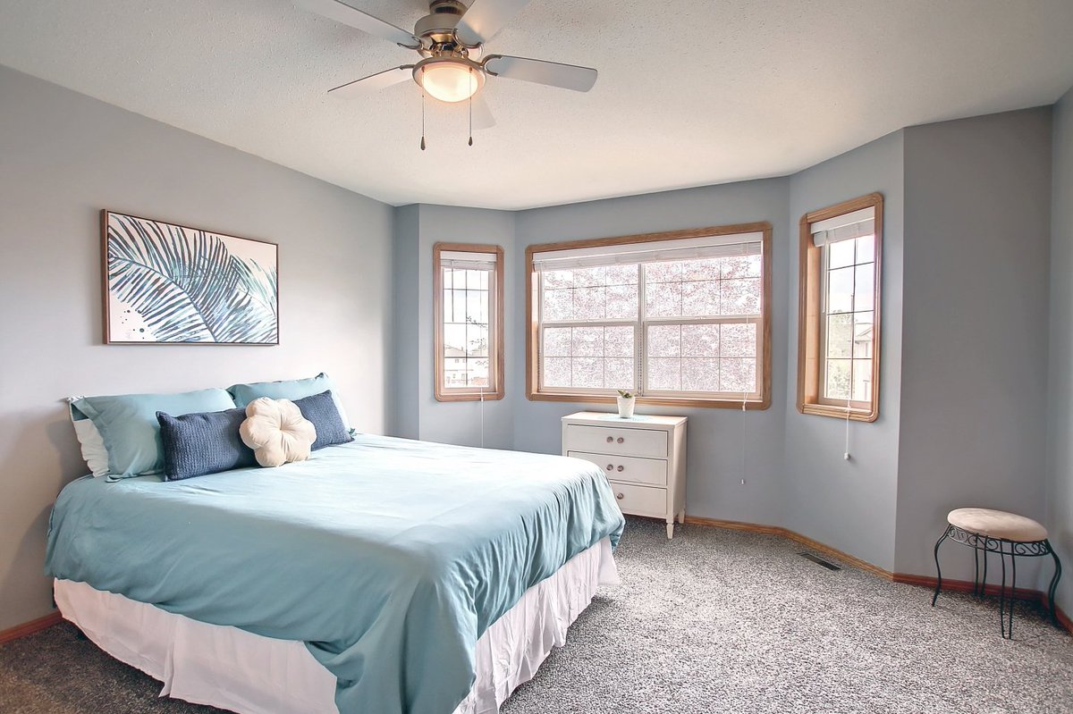 Michell2Sell's tweet image. Coming Soon!!  FOUR bdrm/ THREE bath townhouse.  NO condo fees!!  $279,900  #Michelle2Sell @CityofRedDeer