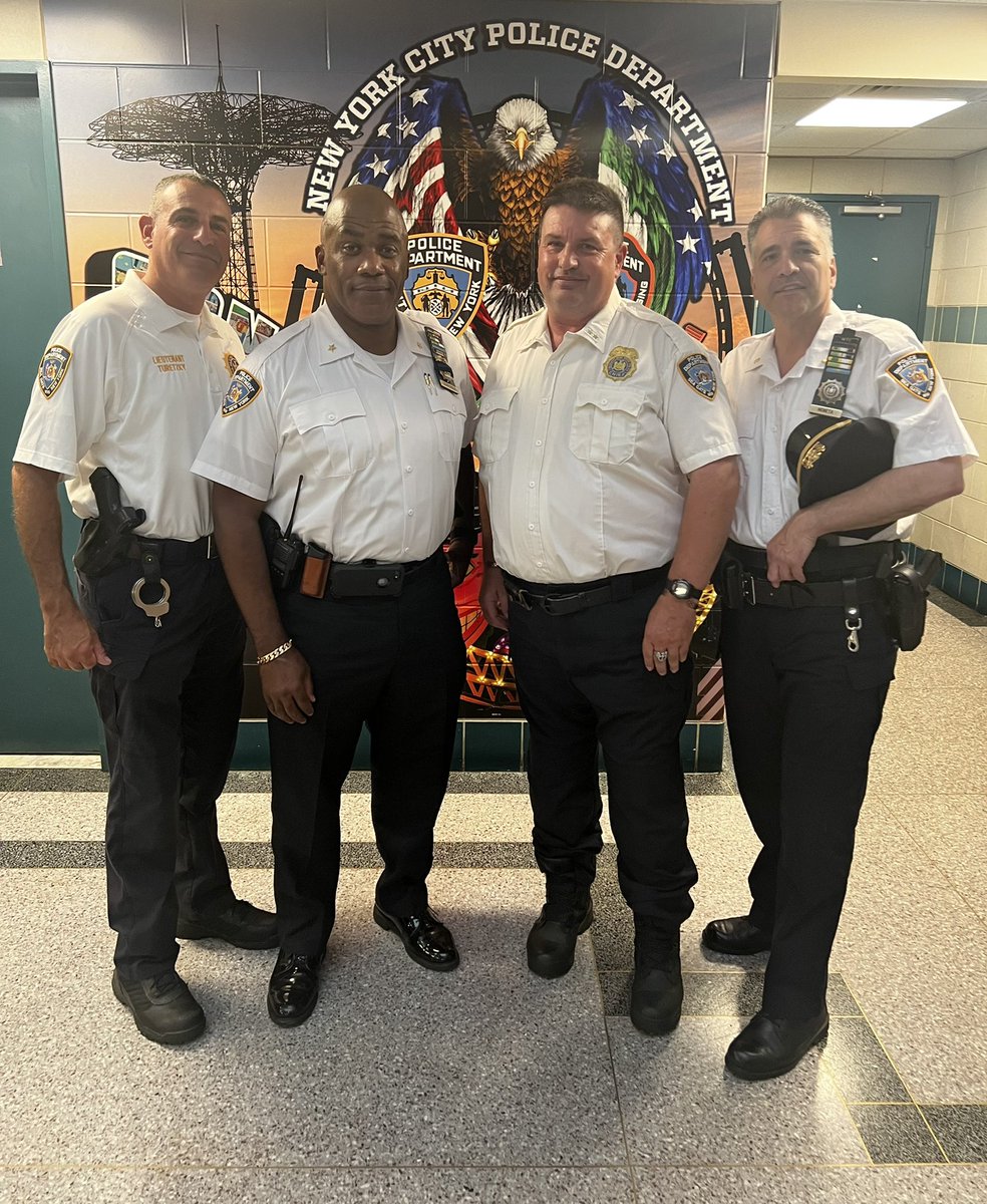 Today #SGPD leadership met with @NYPDFIRSTDEP Caban to discuss ways to further collaborate between our partner agencies. Thank you to @NYPDPSA1 Deputy Inspector Rogers for hosting us and Senior Advisor Chughtai from @NYCMayorsOffice for facilitating today’s meeting. #GSD