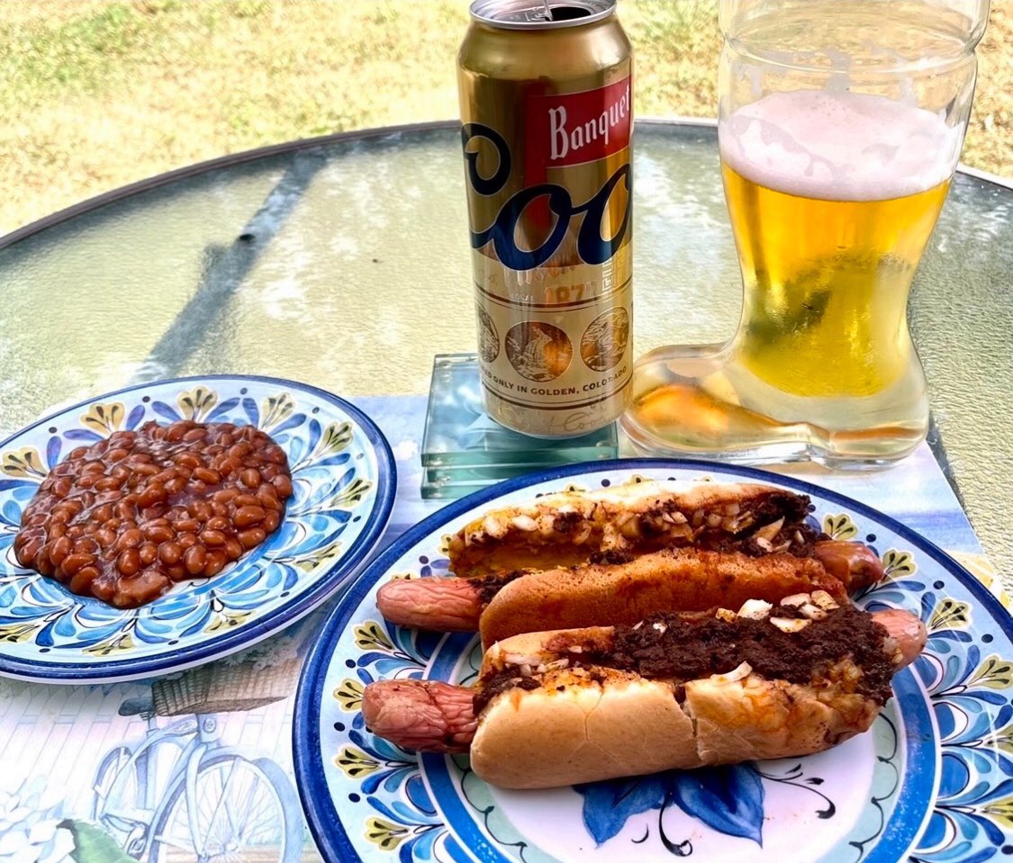 sonnylee2's tweet photo. One of the keys to happiness is to stop expecting others to make you happy. Lunch in my backyard from Texas Weiners in Dunellen, NJ with a Coors Banquet ๐ญ๐บ
@CoorsBanquet #TexasWeiners #lunch #backyard https://t.co/hvf8S4kqlo