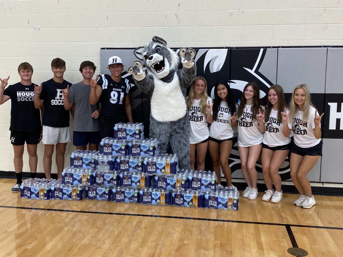Thank you @DeerParkWtr for the generous donation and for keeping our teams hydrated this season. @HoughAthletics Hough nation, nominate Hough for the Deer Park Team of the Week by dpteamoftheweek.com/nchsaa Thank you Deer Park for your support! @Tadhudson7 @nolanhauser