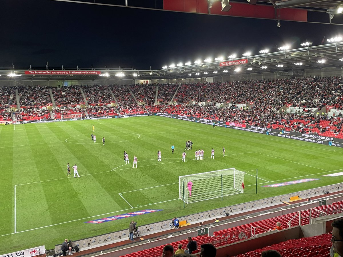 IceWithNoLemon's tweet photo. Stoke 1 Swansea 1
A positive performance from us tonight but as usual we created our own downfall
Would have taken a point before kick off but the late goal by Stoke makes it tough to accept
#STOSWA #STOvSWA #Swans https://t.co/LS9ig3sjvY