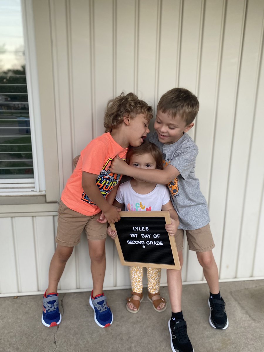 Lyle and Grant had an awesome first day <a href="/WaukazooWO/">Waukazoo Elementary</a>.  Thanks to @jesstenckinck and <a href="/msgracefrazer/">Grace Frazer</a> for a great start!