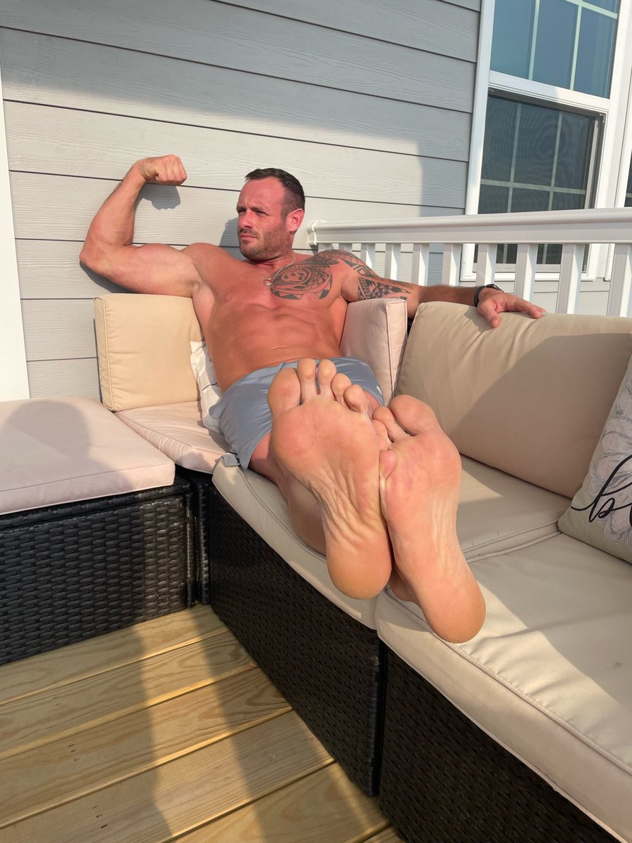 mforst80's tweet photo. @Jackson_Gainez @academyoffags2 @Domcollection00 @RT4Kings @AlphaMaleWorld1 @AlphasofFindom @MASTER_UPDATES @CashMastersRT The things I would love to do with you. Hmm...You would enjoy :))
#malefeer #Ilovefeet #gayfootfetish @Jackson_Gainez https://t.co/hbK3tGnGtb