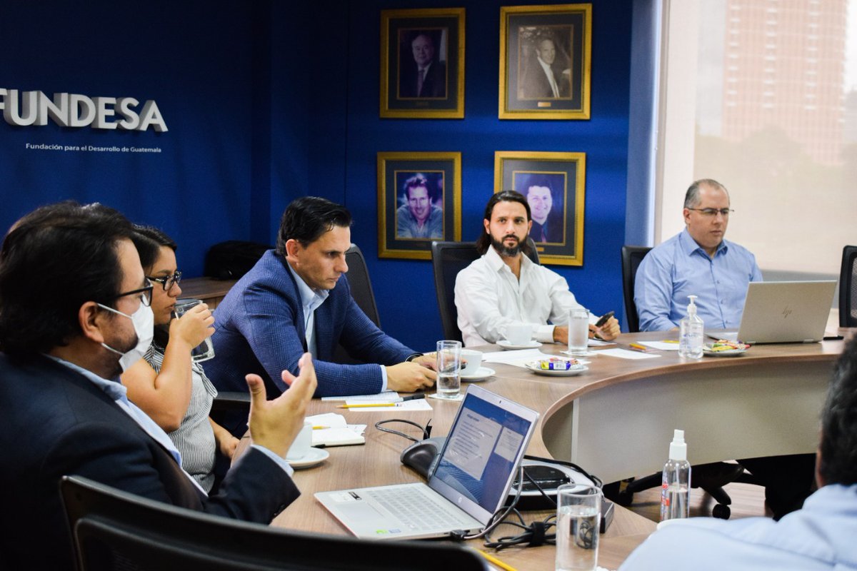 MesaComp_ES's tweet photo. Presentación y validación ante sector empresarial del Diagnóstico del Corredor Económico Escuintla a Puerto Quetzal https://t.co/jBc6RIppE3