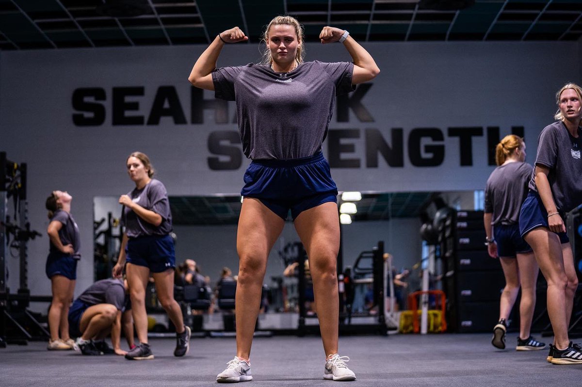 UNCWsoftball's tweet photo. (Weight)ing on softball season🏋🏻‍♀️

@UNCWSportsPer x #Team39 https://t.co/4aqOf8aWdL