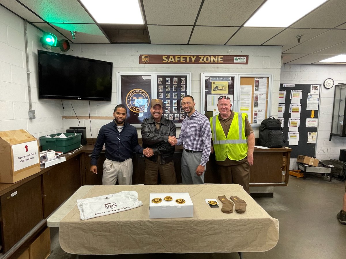 Congratulations Harry Wolfe on reaching 25 years of safe driving!  Welcome to the #CircleOfHonor  Thank you for your commitment to safety!  @RayBarczak @Gr8LakesUPSers @Gr8LakesSafety