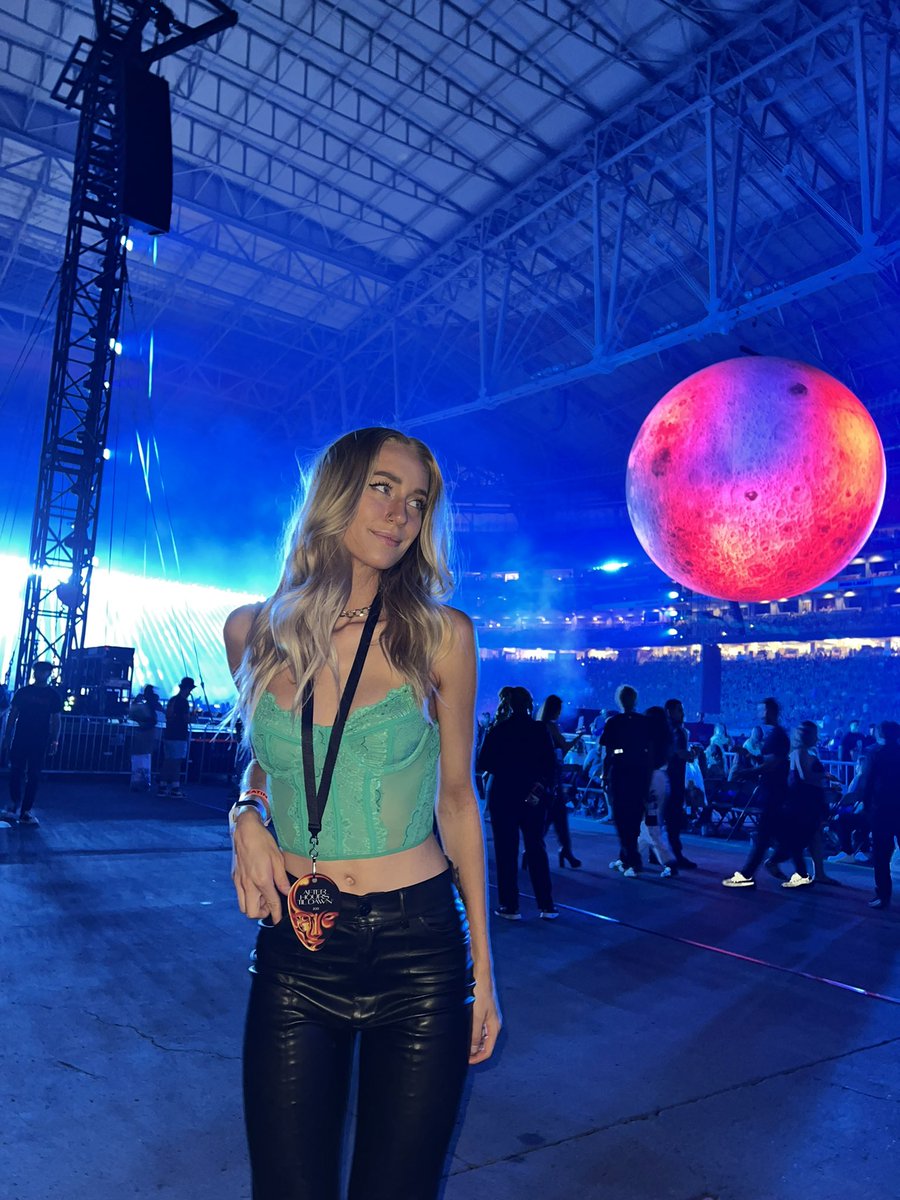 Heaven or Las Vegas? <a href="/theweeknd/">Abel Tesfaye</a>