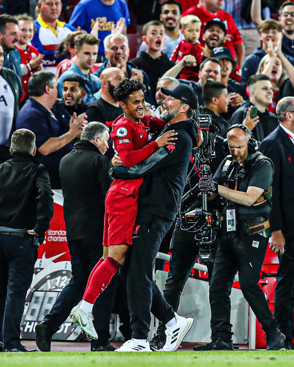 Eigum við ekki að segja fótboltinn hafi sigrað í kvöld