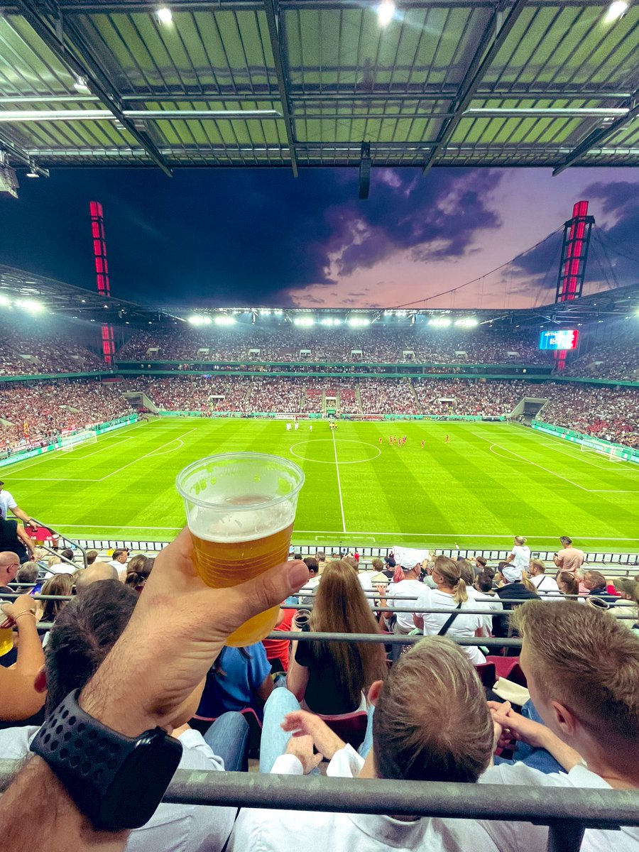 SalarIbrahim22's tweet photo. #Football #football_live 😃🍺⚽️ https://t.co/0DO5VVAvMd