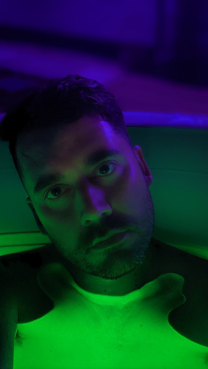 dclampuk86's tweet photo. Hot tub vibes 😉 https://t.co/44vrw1lZTg
