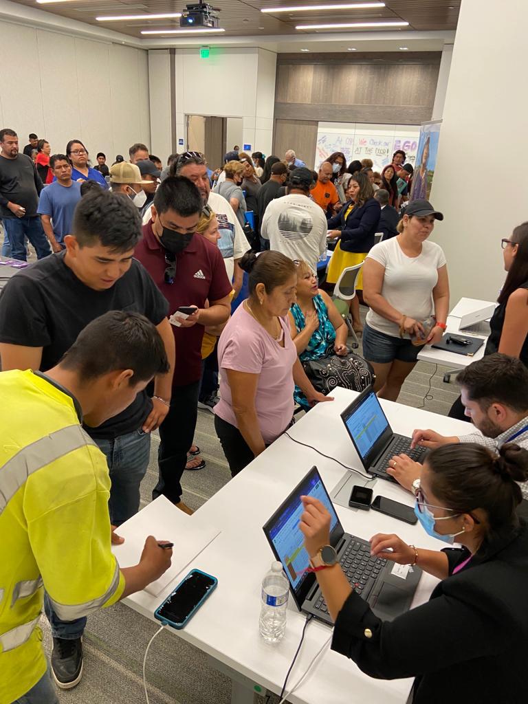 carlos_glezgtez's tweet photo. Gracias a nuestros aliados de North County Family Justice Center @SDDistAtty por permitirnos llegar a nuestra comunidad del norte del condado a través de un concurrido panel sobre derechos laborales
@WHD_DOL @notinmybackyard #OLSE #ALRB
#SemanaDeDerechosLaborales https://t.co/ReNpuGiC9Y