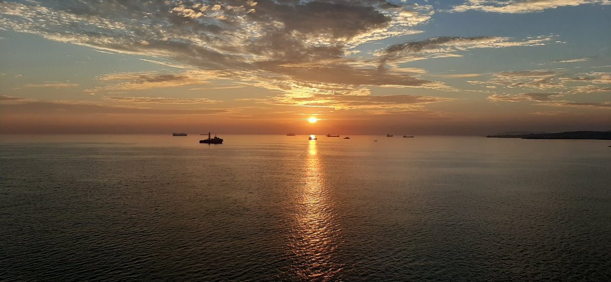 pranadiharry's tweet photo. Very good morning, keep fighting on your dream since everyday is new day for us to reach our big dreams.
Fully efforts, pray and keep the result to Allah.

#workmotivation #offshore #sunrise https://t.co/xoOExraJET