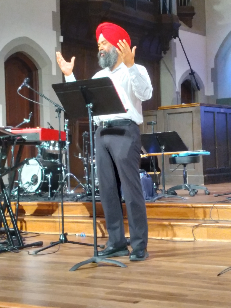 cdnmemorial's tweet photo. Interfaith Series!
It was an honour for #CanadianMemorialUnitedChurch to have #GurwinderSingh as a guest preacher in our interfaith series. Gurwinder's classic sermon on "The #Sikhi Spiritual Way of Life" &amp; the prayer by his daughters touched our hearts. 
#CMUC #sikh #sikhism https://t.co/TcD1MOUcDd