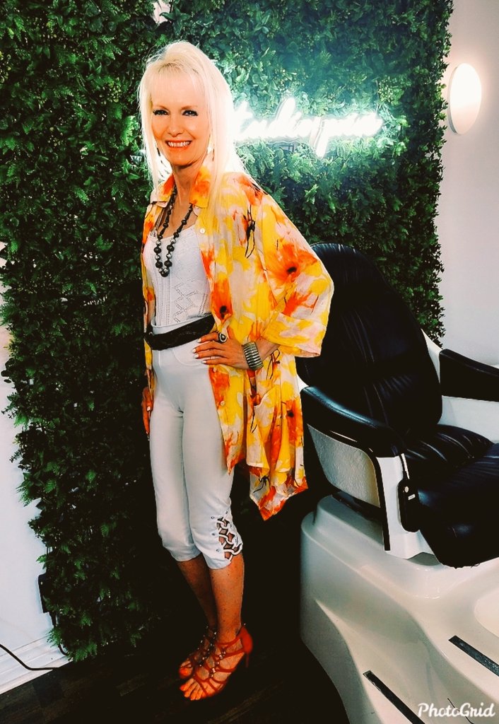 Good Afternoon, everyone!💞Happy Wednesday/SPA day. Reflexology, massage, brazilian wax~blissful.🥰Pampered girl feels amazing. Enjoy your evening my friends!🥂 Much love🧡💛