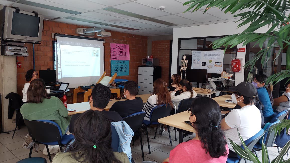 INIAT_IBERO's tweet photo. 🤓 Estamos analizando los conceptos básicos de posicionamiento para lograr una postura adecuada en el usuarios durante el proceso de prescripción de sillas de ruedas. @samunera nos comparte su conocimiento. https://t.co/jxDDsEoDoR