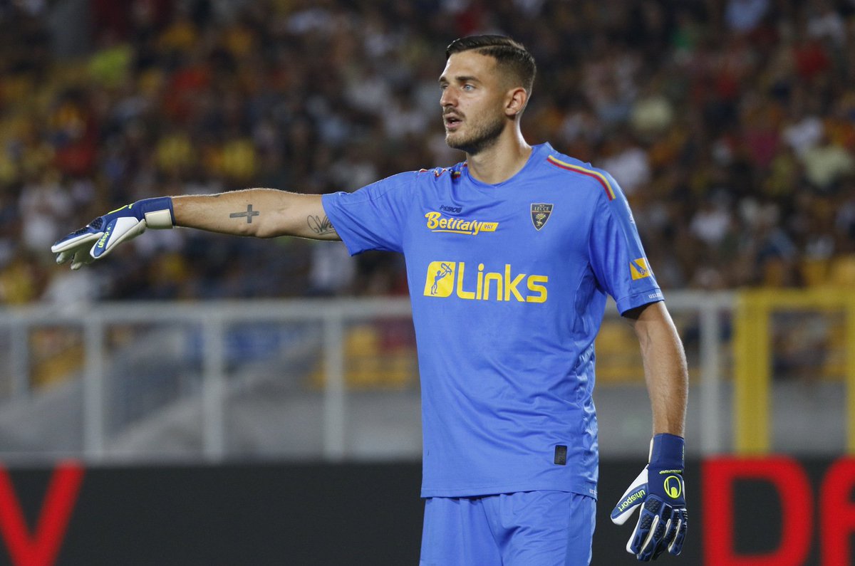 spaziolecce's tweet photo. Mamma mia😍 #Lecce #Falcone #Baschirotto #Banda #Colombo #UsLecce1908 #UsLecce #Forzalecce #Lecce1908 #Salento #NapoliLecce #SerieA #SerieATIM https://t.co/EOhe5HGKuC