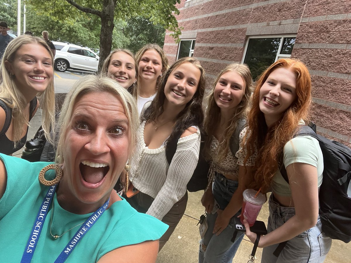 MonetteStacy's tweet photo. Day 1, Year 24. Incredible day with students and staff. #WeAreMashpee 💙 @WeAreMashpee @PDeBoerMPS https://t.co/Mf7QN3WFNl