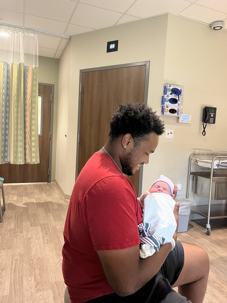 MaceyWarren's tweet photo. We had a baby 💙💙💙 https://t.co/7YHHmqMG6V