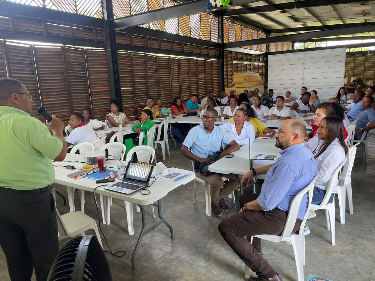 ESAPOficial's tweet photo. 👩‍🏫🙋‍♀️Funcionarios tomadores de decisiones de Tumaco, Nariño compartieron conocimientos claves para el territorio con #AltoGobiernoESAP en:
📝Contratación estatal
📝Modalidades de contratación
📝Derecho a la identidad de los pueblos étnicos
📝Convenio 169 de la OIT
📝Ley 70 de 1993 https://t.co/11hFpOKfYy