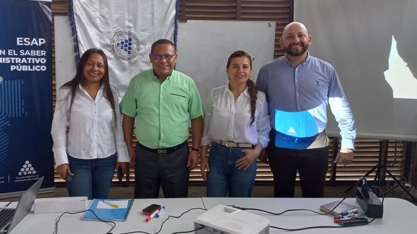 ESAPOficial's tweet photo. 👩‍🏫🙋‍♀️Funcionarios tomadores de decisiones de Tumaco, Nariño compartieron conocimientos claves para el territorio con #AltoGobiernoESAP en:
📝Contratación estatal
📝Modalidades de contratación
📝Derecho a la identidad de los pueblos étnicos
📝Convenio 169 de la OIT
📝Ley 70 de 1993 https://t.co/11hFpOKfYy