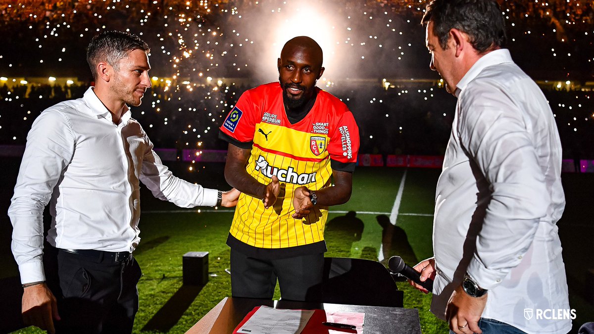 RCLens's tweet photo. Un antre mythique
Un bureau symbolique
Une signature emblématique

#Seko2025 https://t.co/UCX9QYcZR5