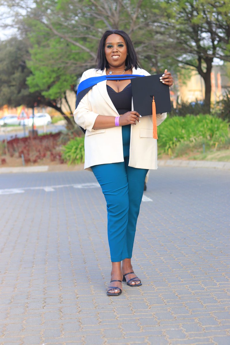 Pee_Njosana's tweet photo. An Acknowledgement &amp; Recognition of HARD WORK &amp; PERSEVERANCE. ✨

#ClassOf2020 #Ujgraduation https://t.co/WaDbMlXQiy