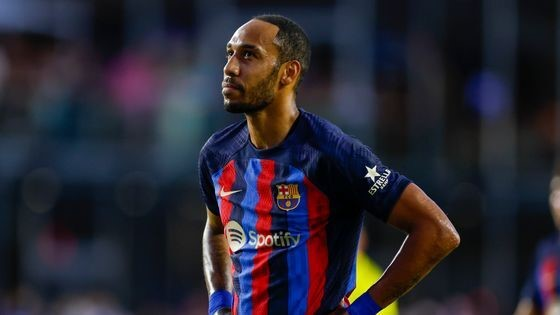 Mercado_Ingles's tweet photo. Chelsea y Barcelona llegan a un acuerdo por el intercambio de jugadores entre Pierre-Emerick Aubameyang (33) y Marcos Alonso (32) + £16M que pagará el Chelsea. Faltan detalles para el contrato de Aubameyang al Chelsea, el jugador pide 3 años, Chelsea ofrece 2. [Telegraph] https://t.co/pR7g8ZqEzK