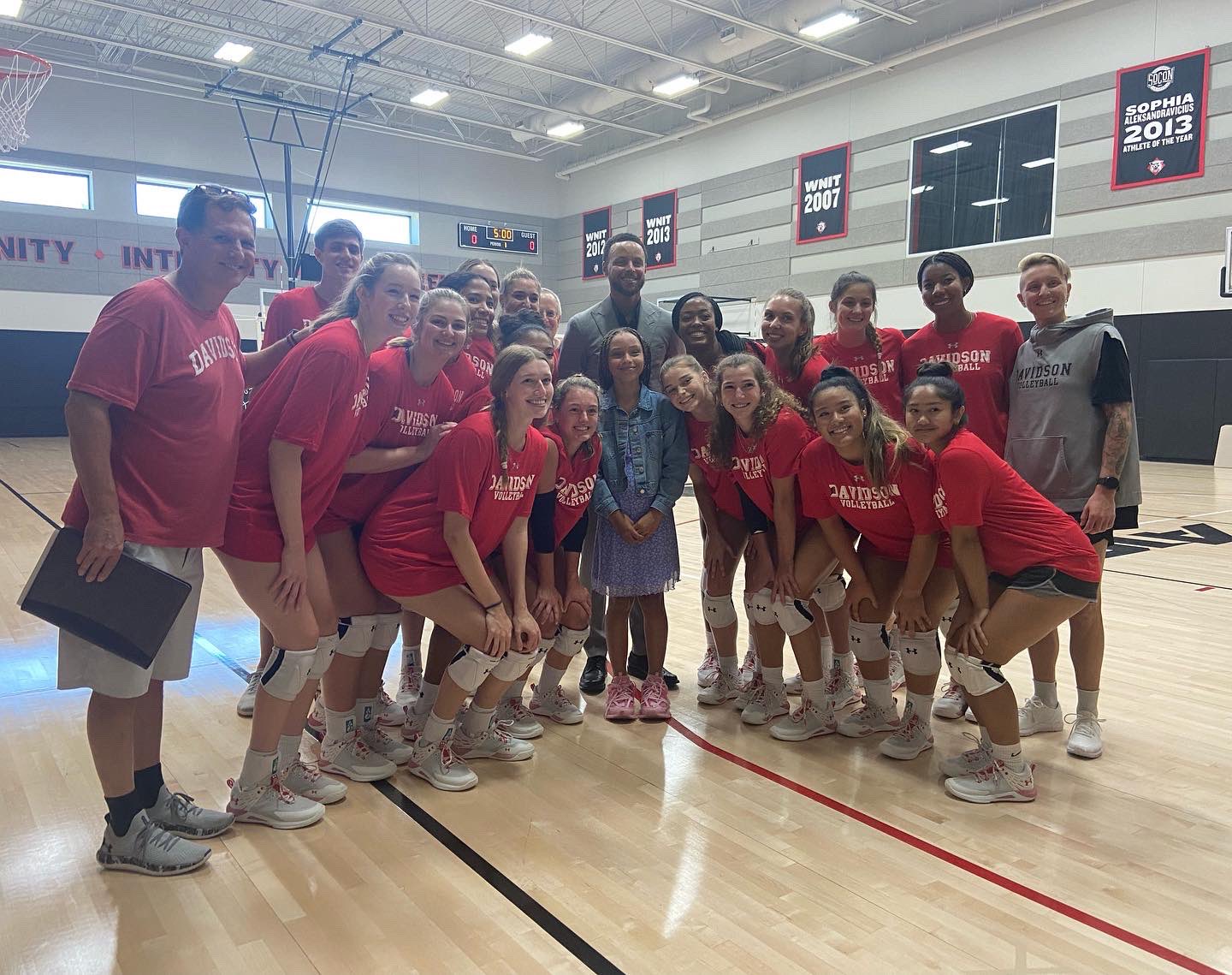 Davidson Volleyball on X: Not sure who had a better time at practice  today: Riley Curry or our 'Cats 😻🏐  / X