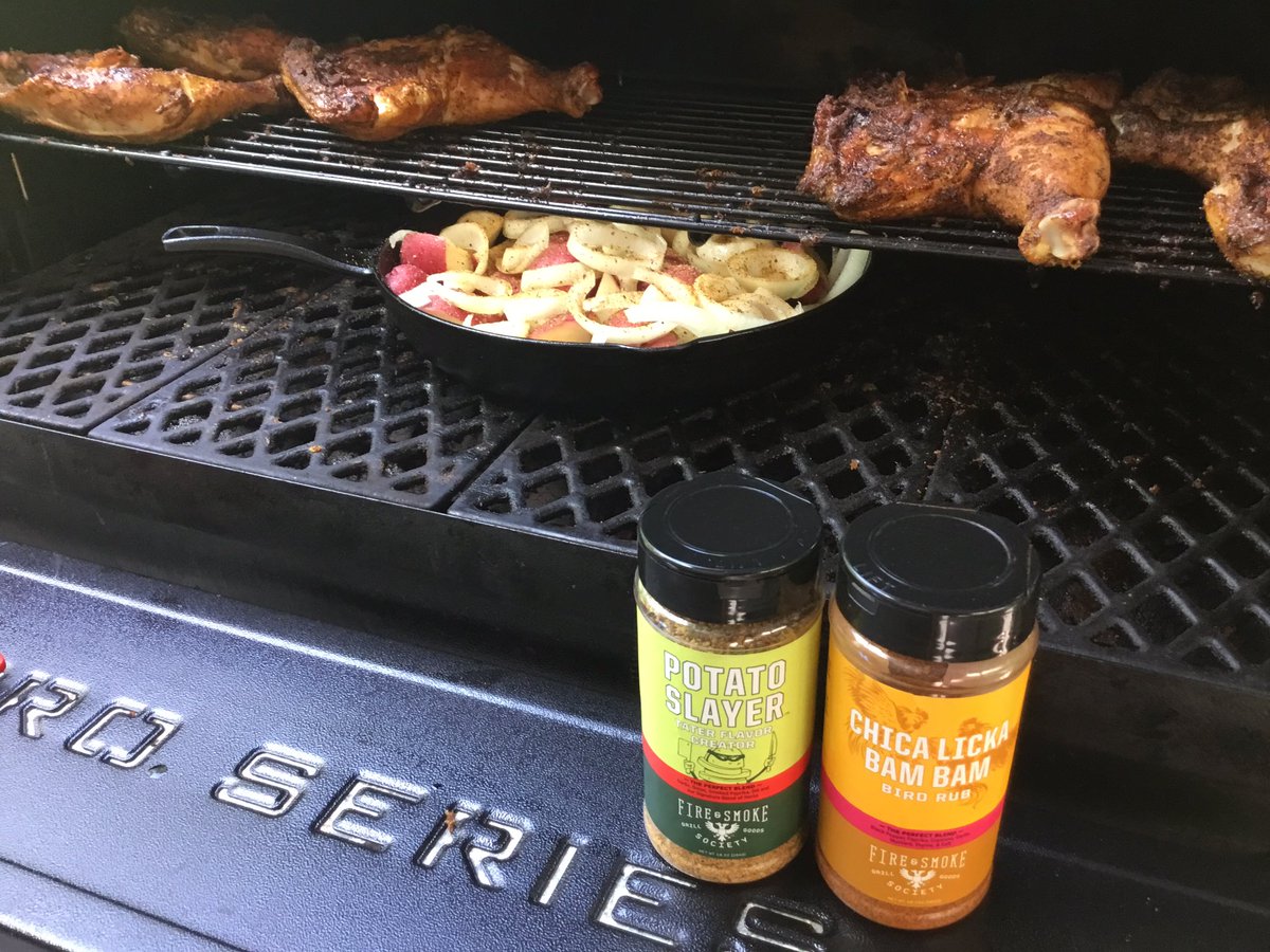 wchadpowell1's tweet photo. Yummmm….😀😋 @PitBossGrills @fireandsmokesoc #pitbossnation #fireandsmokesociety #smokedlegquarters #cheesepotatoes #BBQ #bbqlife #bbqlovers https://t.co/nxVRgONoTk