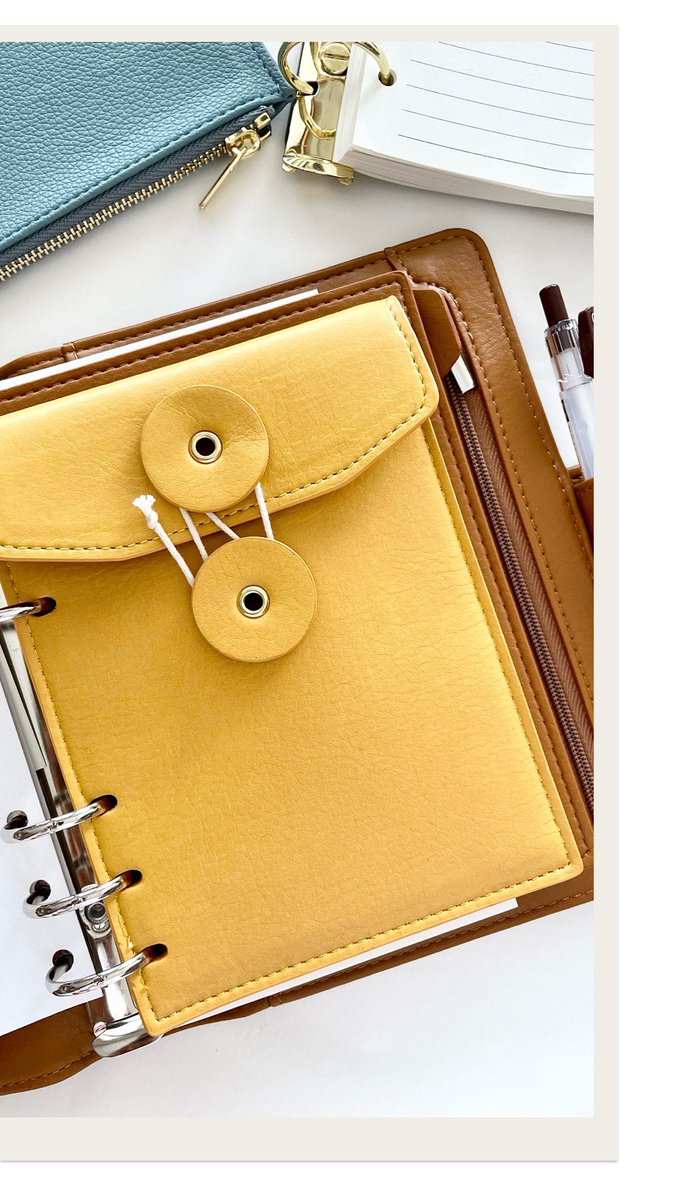 KirokuStudio's tweet photo. Cappuccino or Matcha?

#veganleather #leather #organizer #ringplanner #planner #ringbinder #personalnotebook #widepersonal #envelope #handmade #bookmark #stationery #notebook #sticker #diaries #cappuccino #matcha #matchatea #latteart #cafe #smallbiz #onewomen https://t.co/tQOuSjEtzb