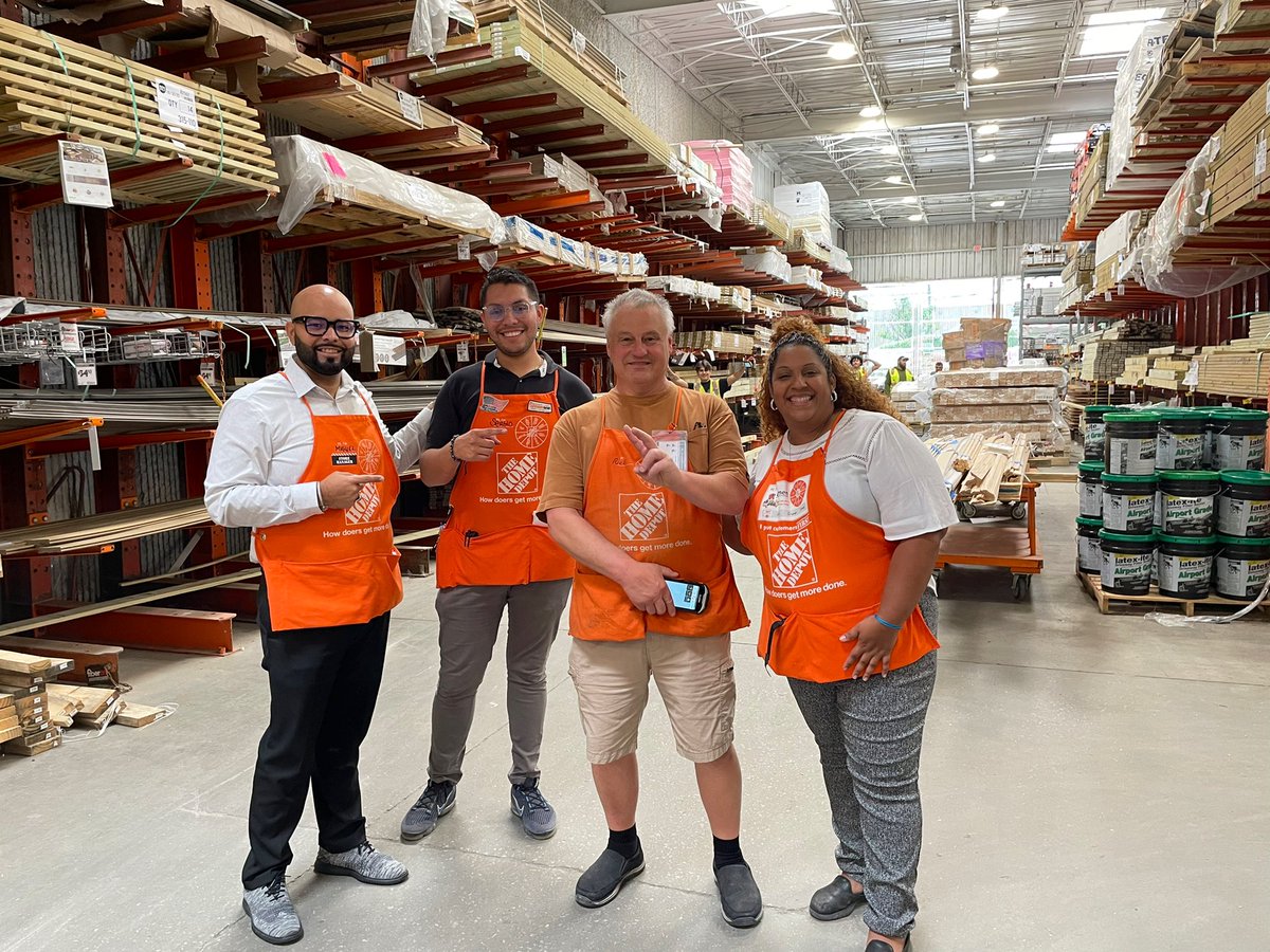 Meet Ricky from 0908…Awesome associate living our values everyday. 30 years in the company and committed to our culture . Thank you Ricky for all you do! @fearon_frank @Tino_Longobardi @nyyroro