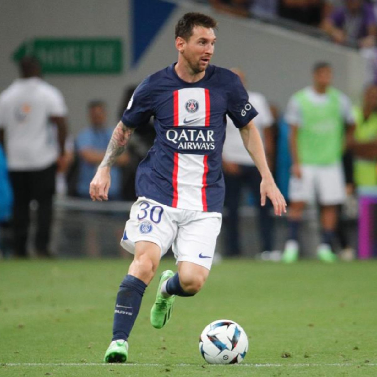 InvictosSomos's tweet photo. En el primer gol del PSG, rompió a la defensiva con un toque para Neymar. Y en la segunda anotación, regateó dentro del área para ponerle un regalo a Mbappé. ¿Se puede ser el MVP del partido sin marcar? Se puede ser el MVP del partido sin marcar. EL ARTE DE JUGAR Y HACER JUGAR. https://t.co/vcUwNw1Sxx