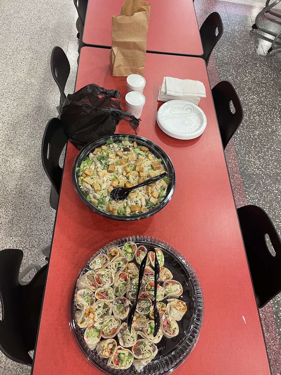 Thank you to <a href="/SaladKraze/">Salad KraZe</a> in Avon lake for supporting Brookside Volleyball with an awesome dinner before our game!