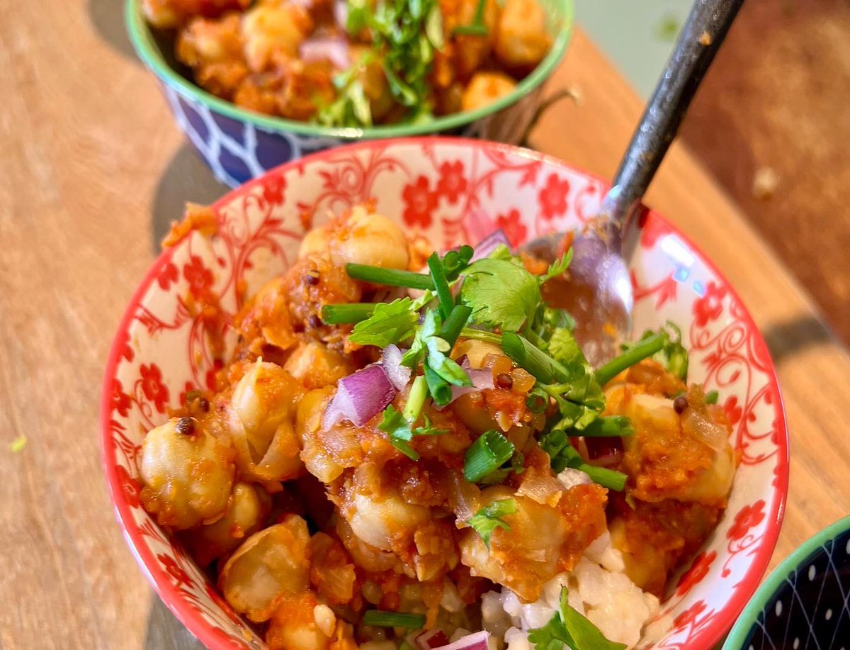 A very special @youtube is up with our amazing friend Koyen! She taught us how to make Indian food that was plant-based and this recipe landed in our NEW cookbook: “Plant-Based Chickpea Masala!”🍚🥬🧅🍅🥣 Watch➡️ youtu.be/emKYwzOupY4