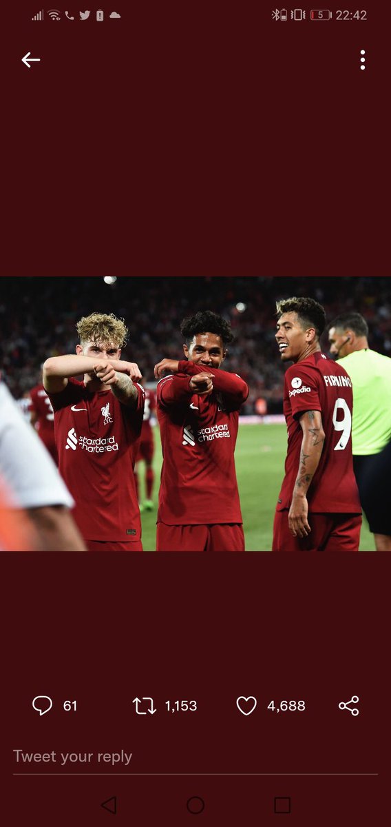 Glauber_Berti's tweet image. Why are Liverpool players doing a trigger/gun celebration after scoring tonight? TASTELESS especially after recent events in the City of Liverpool