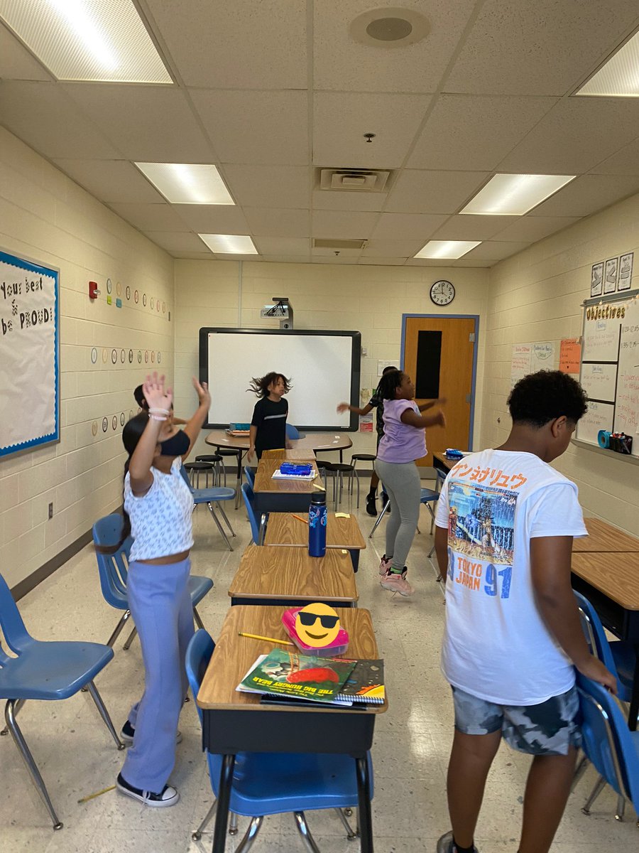 MrsJacobs_1212's tweet image. We have been learning how to build our reading stamina by comparing it with building stamina with jumping jacks! A few more each day! #learnwithmovement #ashlandsoar