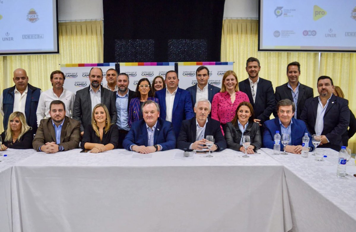 Ante la situación que atraviesa nuestro país, hoy conformamos la mesa de JXC Santa Fe. Es nuestra responsabilidad ofrecer una alternativa que enfrente al kirchnerismo y que defienda a las instituciones del populismo. Los santafesinos nos piden que trabajemos JUNTOS.