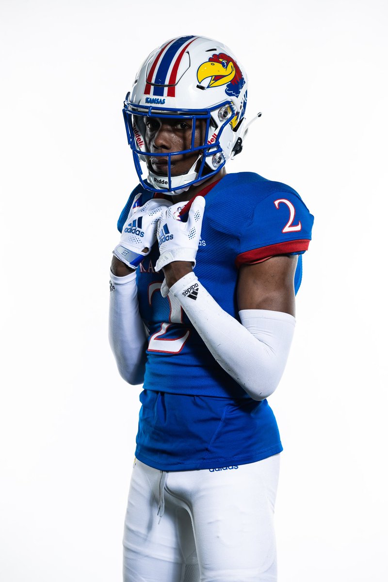cobeebryant2's tweet photo. Two more days💙❤️ @KU_Football https://t.co/65Kug68FN5
