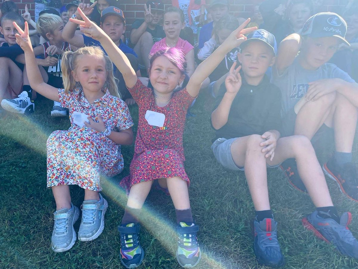 ☀️😎Three cheers for an amazing first day! We had a sunny day connecting with old friends and teachers, making new friends, sharing stories, being silly and learning about our classrooms and building this year’s community in our schools. Here’s to a fantastic new school year!