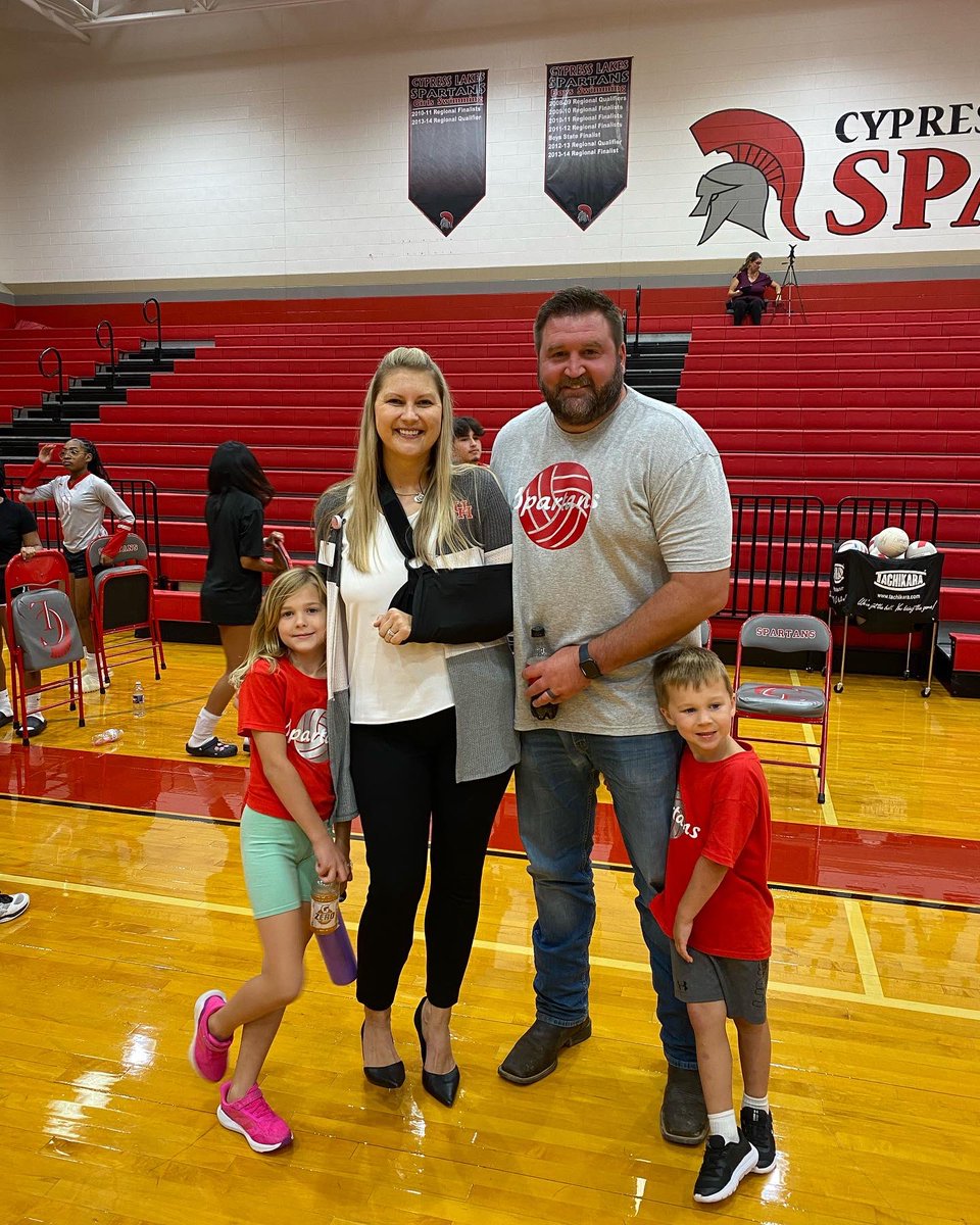 CyLakesVball's tweet photo. #latepost proud to have the greatest fan fam crew there is 🥰❤️ #family #lifelongfans #coachkids #coachlife #momlife @CFISDCyLakes @CyLakesABC @CFISDAthletics https://t.co/EcroDKibU1