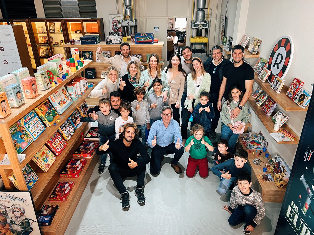 tomikaragozian's tweet photo. Ruibal es una empresa familiar que elabora juegos desde 1971.
Cuenta con 80 trabajadores en el equipo y exporta a varios países!
Gracias @carlosruibal por tu enorme generosidad y compromiso con la Industria Nacional 🇦🇷 https://t.co/3hzyDJmYN5