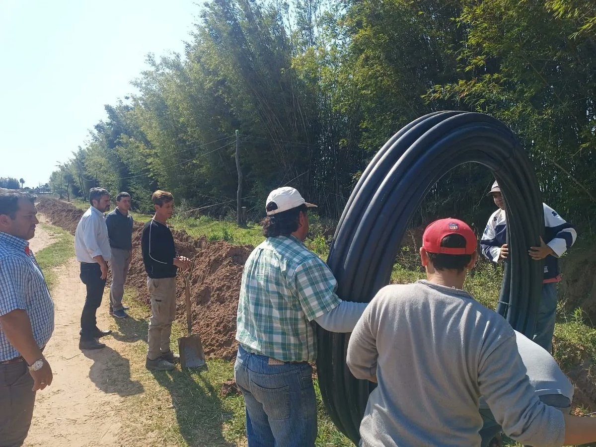 mp_ctes's tweet photo. El @CorrientesGob junto al municipio de #ColoniaPando sigue trabajando a través del ministerio de Producción y al Plan Aguas en la red de agua potable para los vecinos del nuevo Barrio San Juan.
@Claudioanselmok
@gustavovaldesok https://t.co/5ISd4mcejl