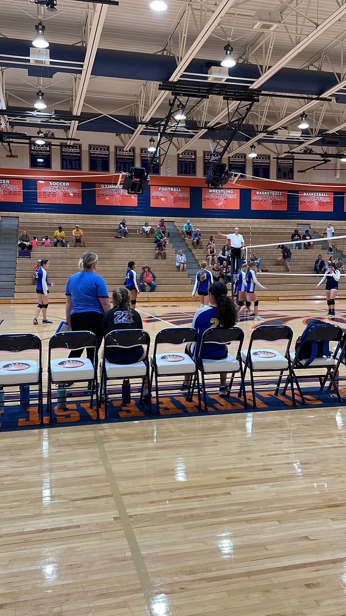 olathesouth_vb's tweet photo. Our freshman are back on the court tonight at Olathe East and our C team and JV will get their first game action at 6:00 and 7:00! #feastoneast https://t.co/CfyaYxnyKC
