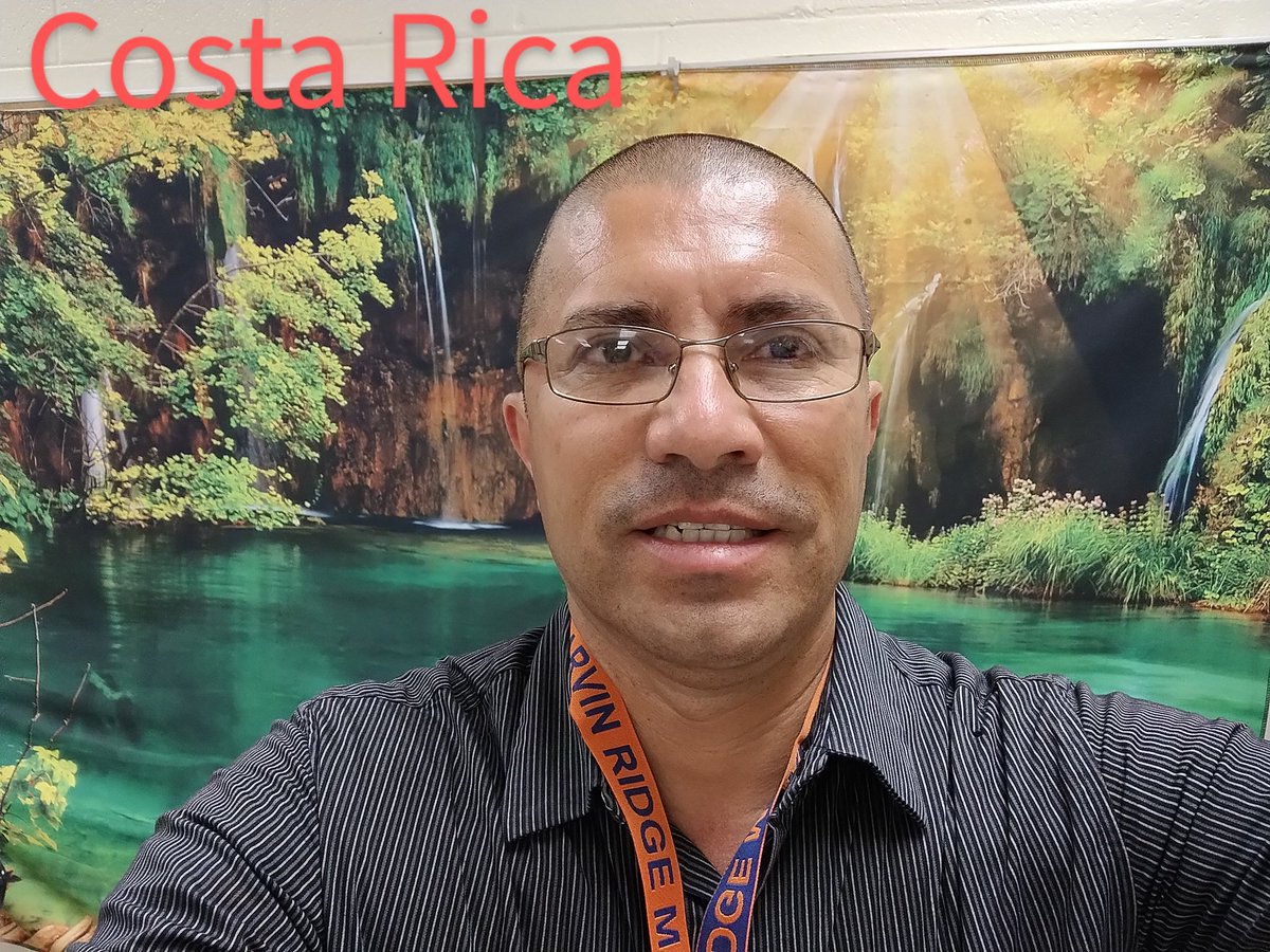 Fernand01771's tweet image. How do you like the background? It is part of my classroom. A picture of my country. @MarvinRidgeHSNC @ParticipateLrng @UCPSNC