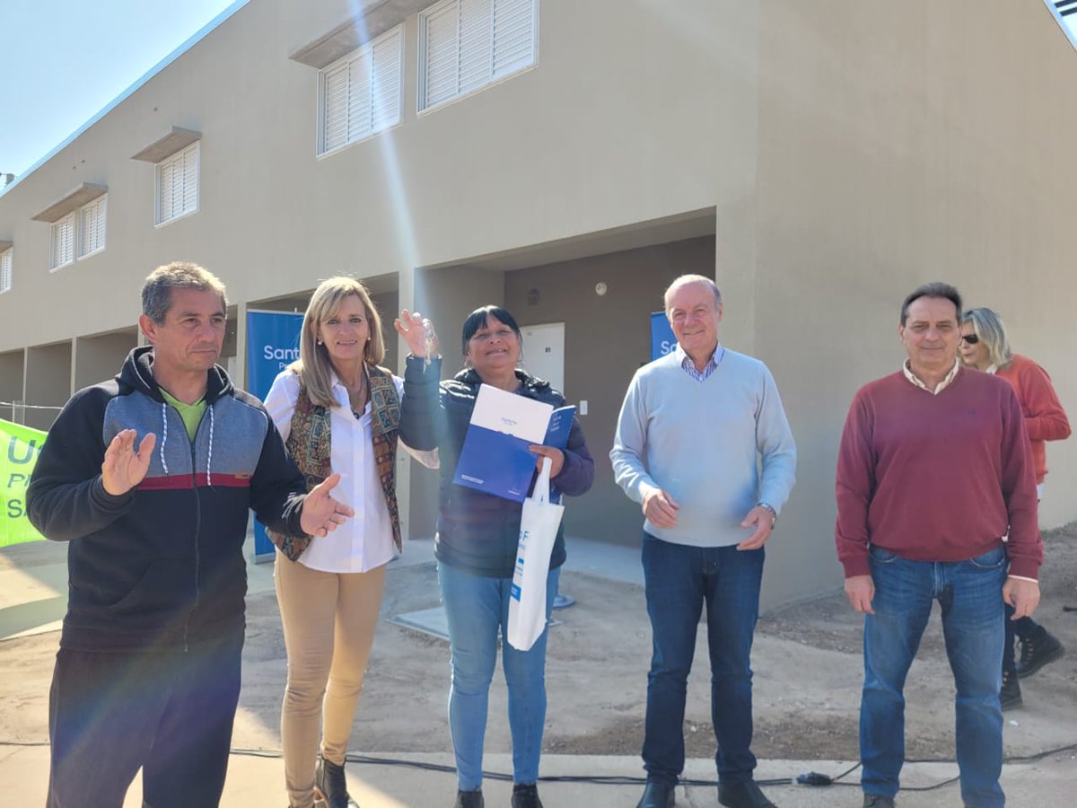 ZorzonTITI's tweet photo. Cada día una nueva licitación, una obra que comienza o una vivienda que se entrega. 

Con @omarperotti y @silvinafrana seguimos cumpliendo metas y honrando nuestra palabra. https://t.co/FZNXbBtzTN
