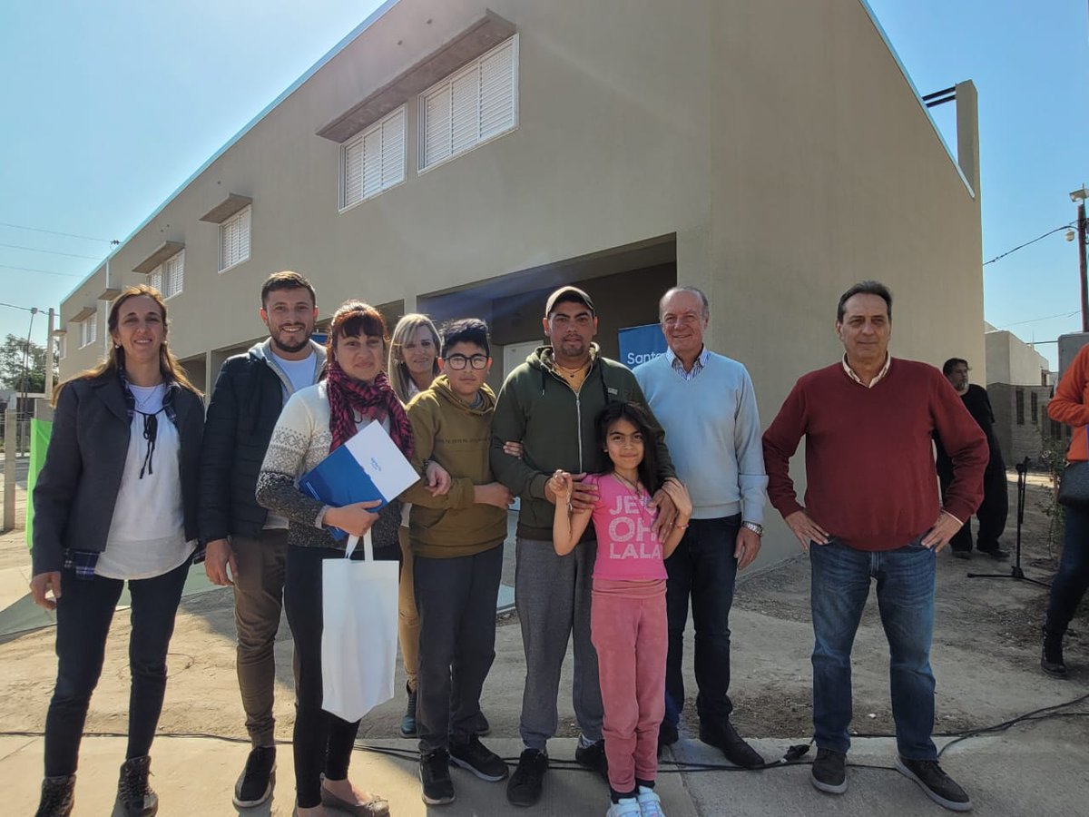 ZorzonTITI's tweet photo. Cada día una nueva licitación, una obra que comienza o una vivienda que se entrega. 

Con @omarperotti y @silvinafrana seguimos cumpliendo metas y honrando nuestra palabra. https://t.co/FZNXbBtzTN