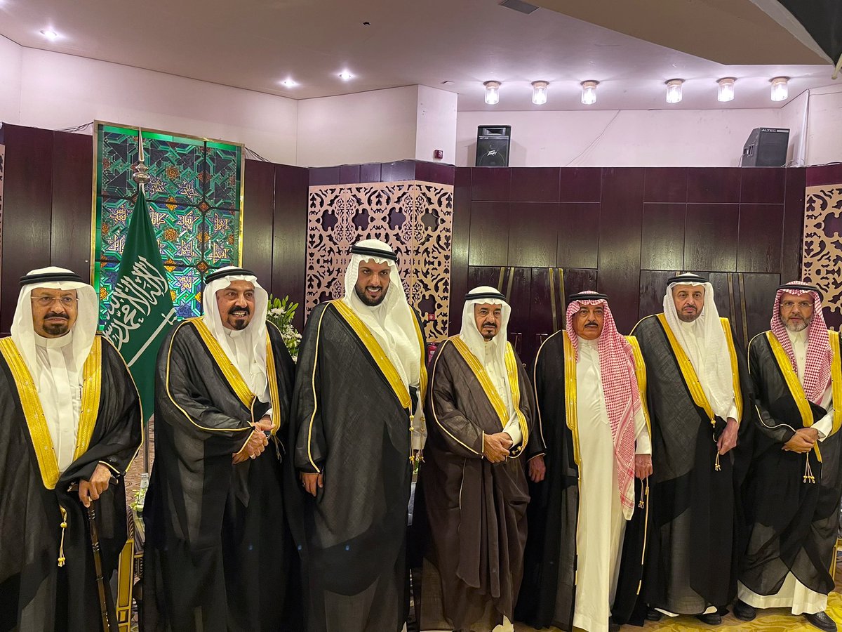 ALESMAIL_FAMILY's tweet photo. زواج عبدالعزيز بن موسى بن عبدالله آل اسماعيل على كريمة خالد بن محمد الخريّف.

بارك الله لهما وبارك عليهما وجمع بينهما في خير https://t.co/u7MPRPeUcE
