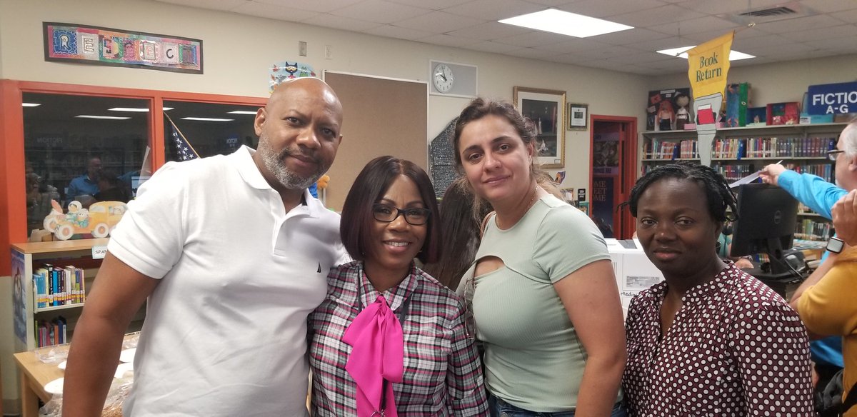 DavidLawrenceK8's tweet photo. Parent meet & greet with Principal kudos to our CLS John Bequer @DavidLawrenceK8 @MDCPSTitleI @MDCPSNorth @MDCPSParentAcad #TeamDolphins https://t.co/Cg3uIPPYEB