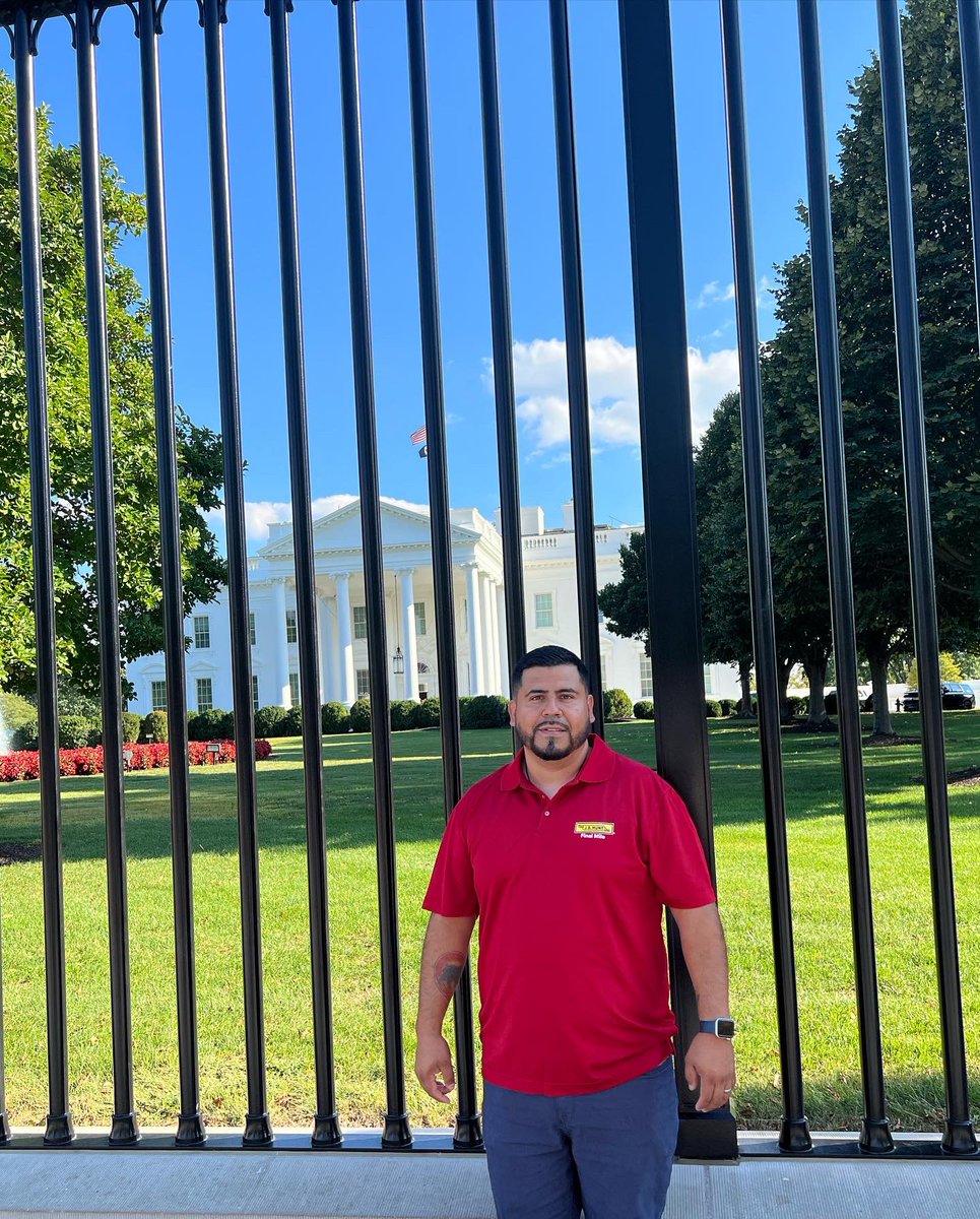 JBHuntDrivers's tweet photo. Before #JBHuntDriver José’s monumental moment tomorrow during the DOL’s Hall of Honor ceremony, he took some time to visit some of our nation’s monuments! #DOLHonorsWorkers https://t.co/woa5RbY8Jj